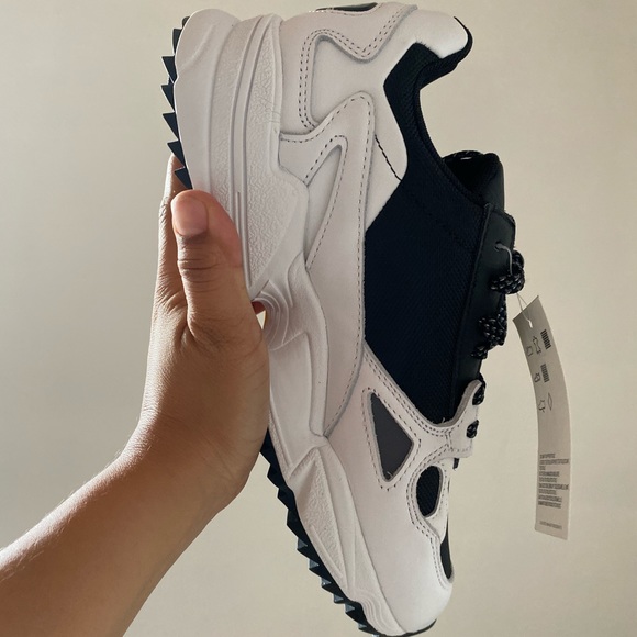 Brand new falcon adidas - Picture 3 of 3